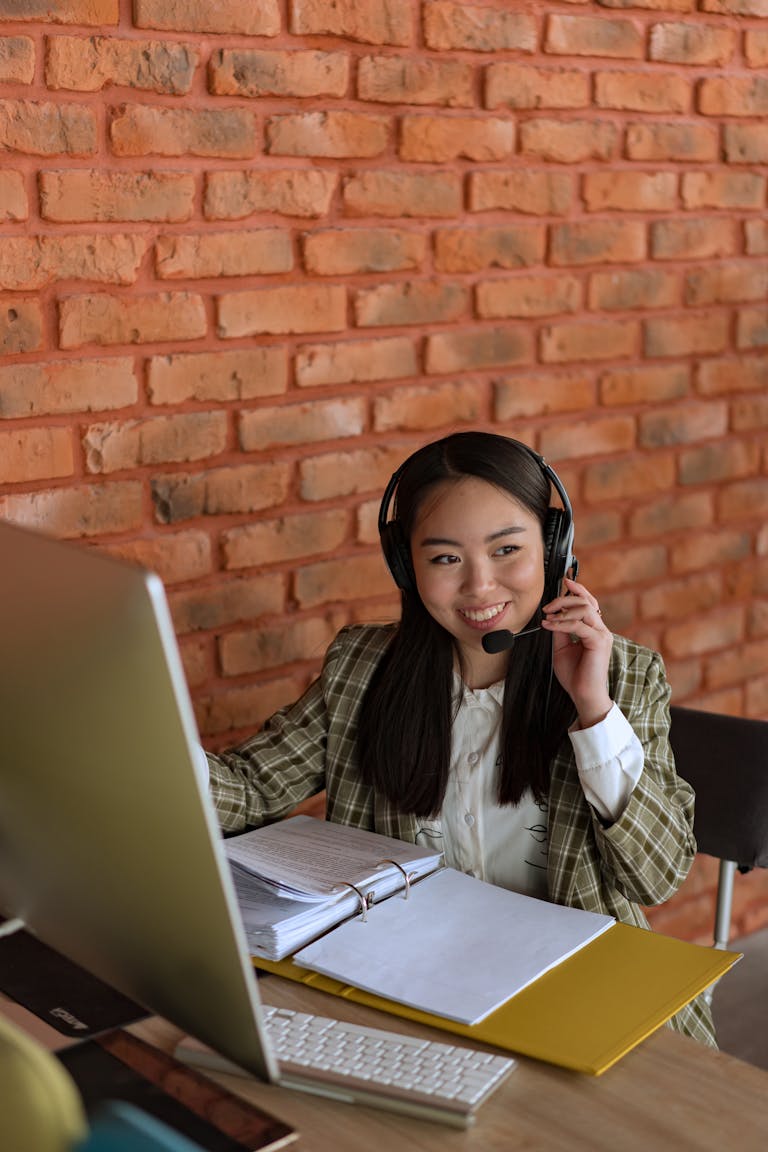 Virtual Receptionist or In-House Staff? Making the Right Choice for Your Therapy Practice